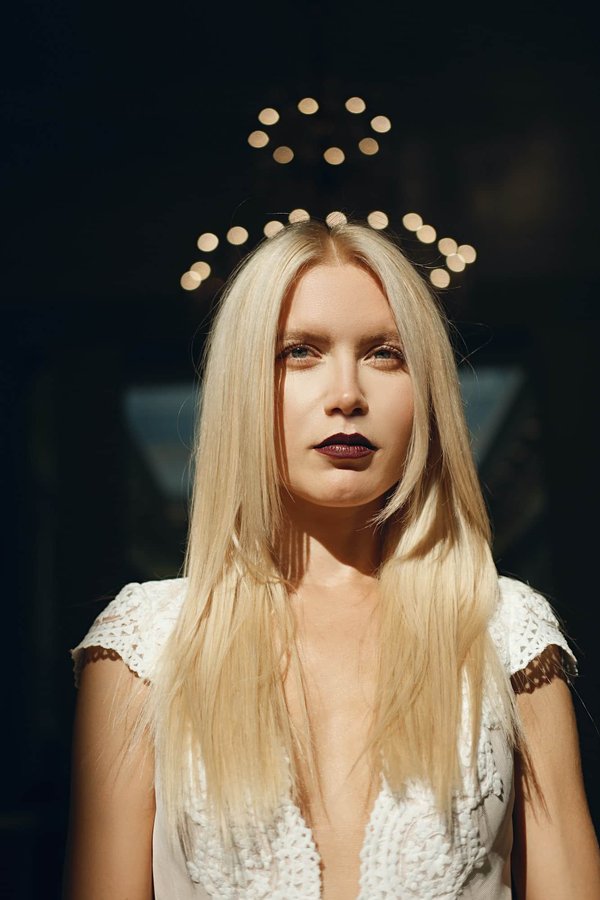 Comment combiner des accessoires métalliques avec une tenue en lin pour une occasion spéciale ?